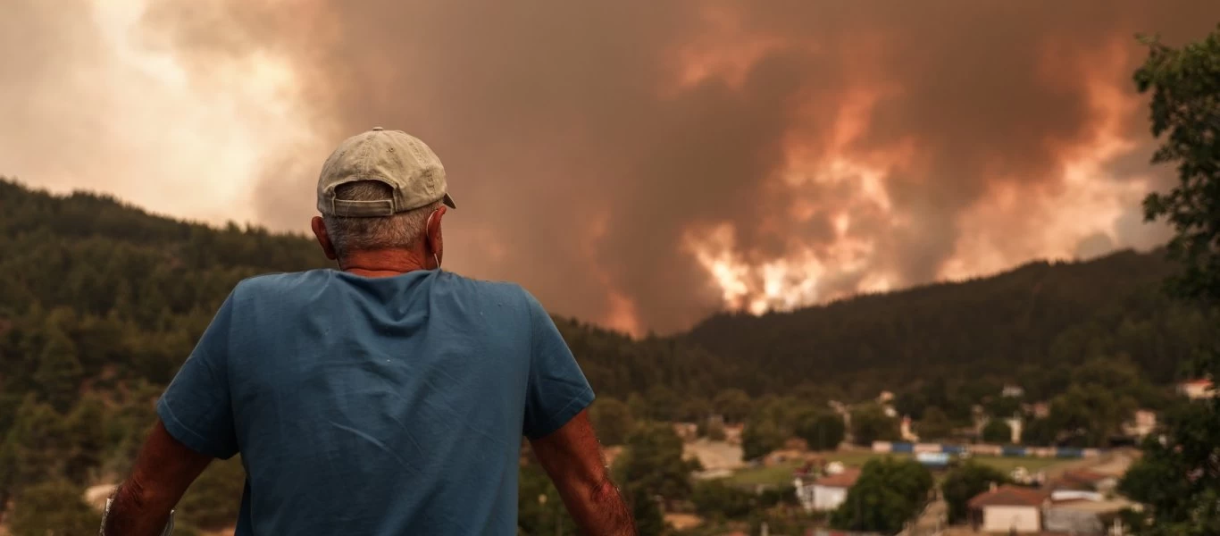 Παραδόθηκε στις φλόγες η Εύβοια - Καίγονται σπίτια στο Πευκί και την Γερακιού: «Περιμένουμε το ολοκαύτωμα μας» (upd)